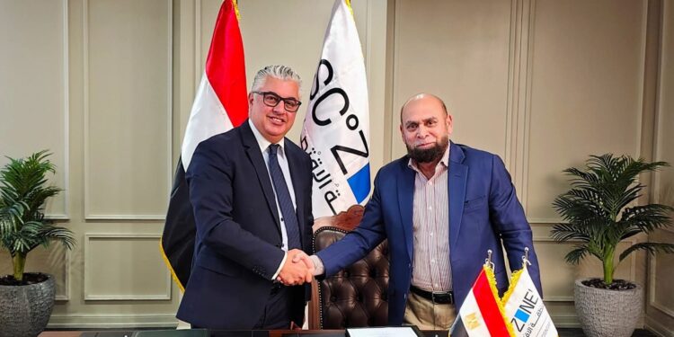 باستثمارات 35.2 مليون دولار أمريكي .. رئيس اقتصادية قناة السويس يوقع عقد مشروع شركة «إنترلووب جروب» الباكستانية لصناعة الملابس الجاهزة بمنطقة القنطرة غرب الصناعية
