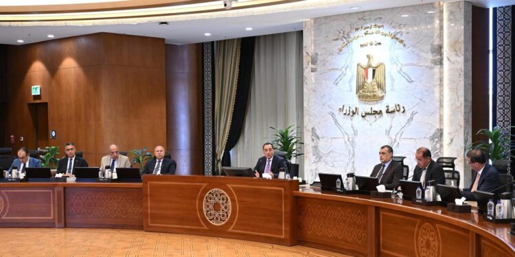 رئيس الوزراء يتابع إجراءات توفير الأسمدة في الأسواق وجهود حوكمة منظومة تداولها