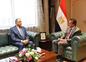 وزير الصحة يستقبل وزير الدولة للإنتاج الحربي لمناقشة المشروعات المشتركة بين الوزارتين