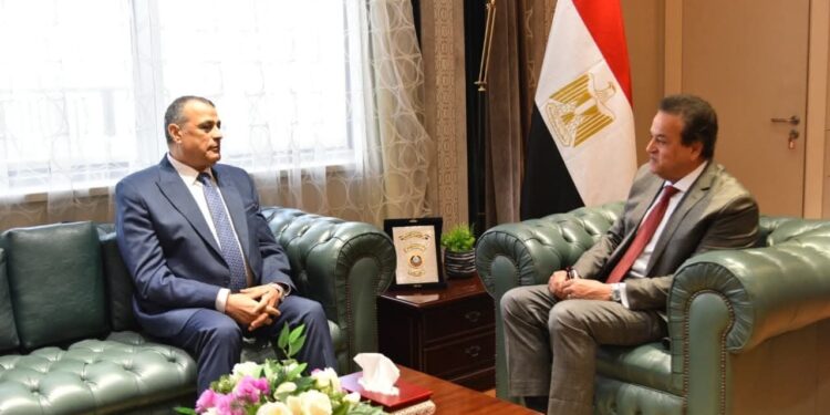 وزير الصحة يستقبل وزير الدولة للإنتاج الحربي لمناقشة المشروعات المشتركة بين الوزارتين