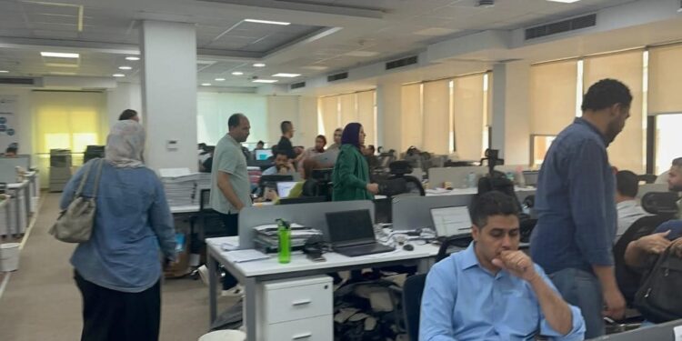 البدء في تنفيذ قانون العمل الجديد بكل حزم .. «وزير العمل» حملات تفتيش في جميع المحافظات أسفرت عن 139 محضر تراخيص عمل أجانب في يوم واحد 