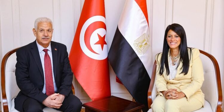 وزيرة التخطيط تلتقي وزير التجارة وتنمية الصادرات التونسي لبحث تعزيز العلاقات بين البلدين 