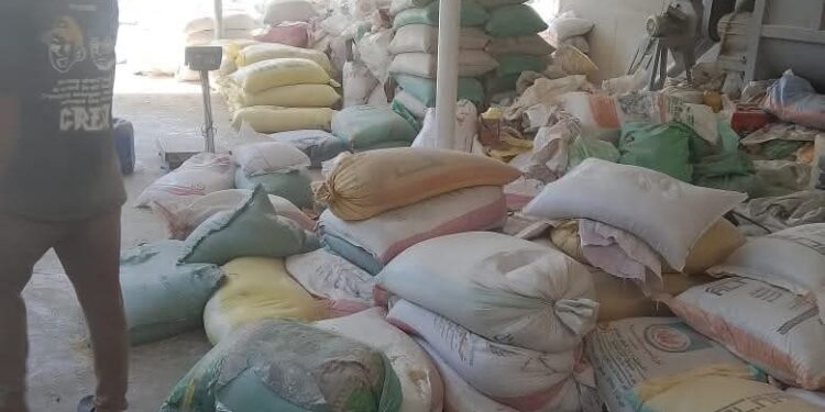 الزراعة: تضرب بيد من حديد لمكافحة الغش والاحتكار في الأعلاف.. ضبط 59 طنًا مجهولة المصدر وإضافات غير صالحة في 3 محافظات