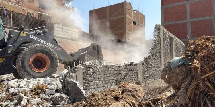 بعد كشف عدد من مخالفات البناء والتعديات على الأراضي الزراعية.. وزيرة التنمية المحلية توجه بإحالة عدد من المسؤولين بمركز ومدينة الخانكة بالقليوبية إلى النيابة للتحقيق