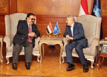 الفريق أسامة ربيع يبحث سبل عقد شراكة ثلاثية مع شركات كندية وصينية للتعاون في مجال الأمن الغذائي ضمن المشروعات التنموية لقناة السويس