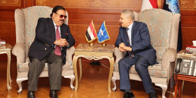 الفريق أسامة ربيع يبحث سبل عقد شراكة ثلاثية مع شركات كندية وصينية للتعاون في مجال الأمن الغذائي ضمن المشروعات التنموية لقناة السويس