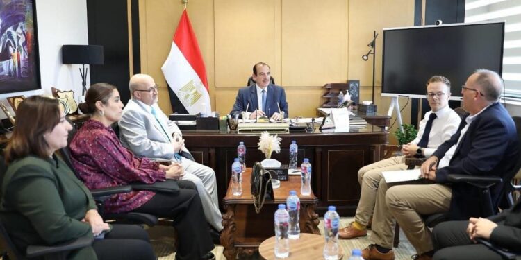 «الصحة» تعقد اجتماعًا مع وفد اللجنة الدولية للاعتماد في مكافحة مقاومة المضادات الحيوية