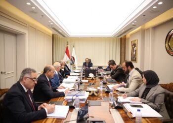 وزير قطاع الأعمال العام يعقد اجتماعًا موسعًا مع الرؤساء التنفيذيين للشركات القابضة لمتابعة ملفات العمل وتعزيز الأداء المؤسسي