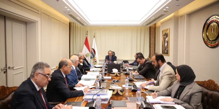 وزير قطاع الأعمال العام يعقد اجتماعًا موسعًا مع الرؤساء التنفيذيين للشركات القابضة لمتابعة ملفات العمل وتعزيز الأداء المؤسسي