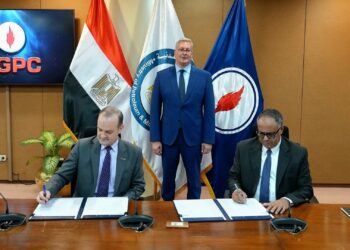 باستثمارات تزيد عن 121 مليون دولار .. «وزارة البترول» توقع 3 اتفاقيات جديدة للبحث عن البترول والغاز