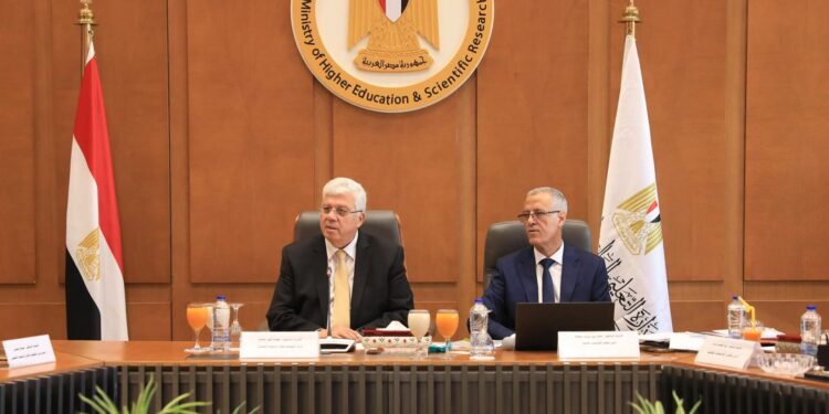 وزير التعليم العالي يترأس اجتماع مجلس الجامعات الأهلية