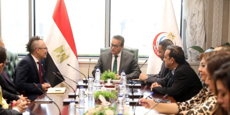 وزير الصحة يبحث مع نائب رئيس شركة «أليكسيون» تعزيز التعاون في مجال الأمراض النادرة والوراثية