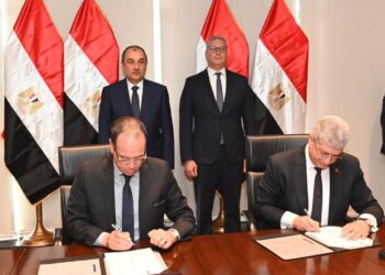  وزيرا قطاع الأعمال والبترول يشهدان توقيع عقد بين «إيجوث» و«بتروجت» لإعادة تأهيل وتشغيل فندق «جيت بيتش» بالعين السخنة