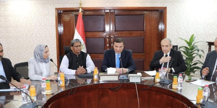 وزير الزراعة يبحث مع وفد هندي رفيع المستوى تعزيز التعاون الزراعي والفرص الاستثمارية المشتركة