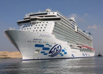  قناة السويس تشهد عبور السفينة السياحية العملاقة AROYA وعلى متنها 2300 سائح