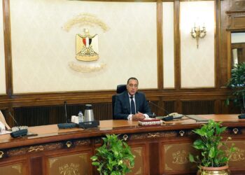 رئيس الوزراء يناقش مع وزير الدولة السعودي حزمة استثمارات سعودية في مصر