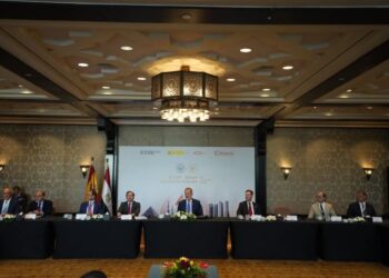 ملك إسبانيا يترأس لقاء خاص مع عدد من رجال الأعمال لتعزيز دور القطاع الخاص بحضور وزير الاستثمار 