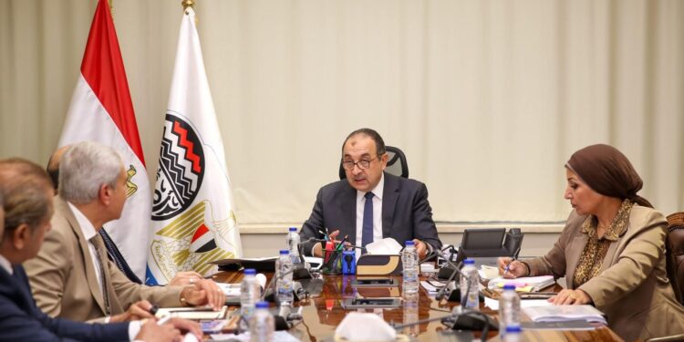 في ثاني اجتماع خلال شهرين.. وزير قطاع الأعمال العام يجتمع بمجلس إدارة «النصر للإسكان والتعمير» ويوجه بتسريع المشروعات وتعظيم الاستفادة من الأصول