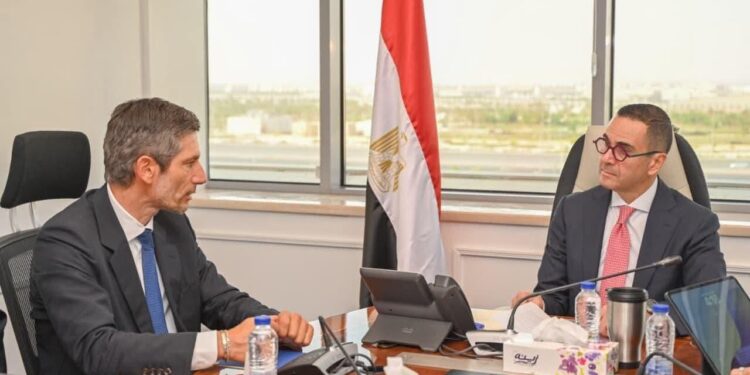 وزير الاستثمار يبحث مع ممثلي شركات حماية البيئة وإدارة المخلفات سبل تعزيز توجه الدولة للاقتصاد الأخضر والاستدامة البيئية