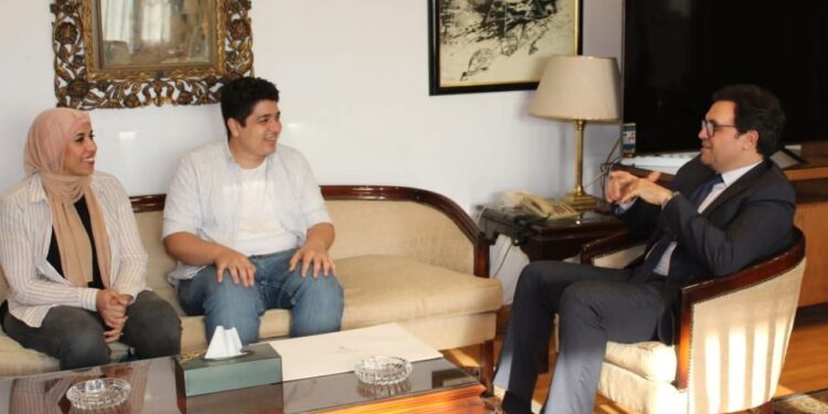 بعد نجاحها في أسوان .. وزير الثقافة يعلن إطلاق مشروع «ذهب مصر» لتجميل الواجهات بجداريات تحمل الهوية المصرية بالتعاون مع «التنمية المحلية»