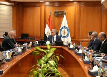 وزير البترول والثروة المعدنية يبحث مع تاج أويل الكندية الإنتاج من المصادر غير التقليدية بالصحراء الغربية