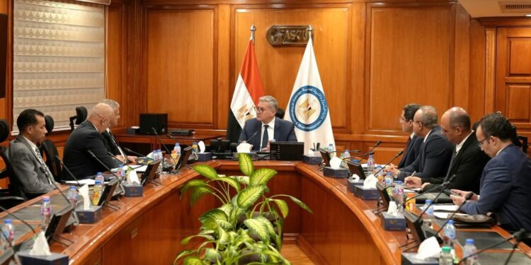 وزير البترول والثروة المعدنية يبحث مع تاج أويل الكندية الإنتاج من المصادر غير التقليدية بالصحراء الغربية