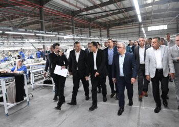 باستثمارات قدرها 40 مليون دولار: «الوزراء» يفتتح مصنع «إروجلو جارمنت» التركي للملابس الجاهزة بمنطقة القنطرة غرب الصناعية.. ويتفقد أعمال البنية التحتية بالمنطقة