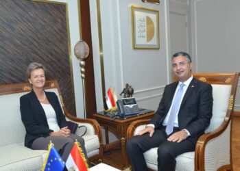 وزير التموين يبحث مع سفيرة الاتحاد الأوروبي بالقاهرة تعزيز التعاون في مجالات الأمن الغذائي والتجارة الداخلية