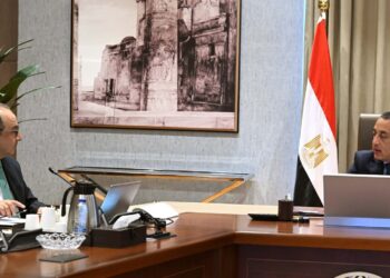 رئيس الوزراء يتابع جهود إعادة هيكلة وتطوير شركات الغزل والنسيج