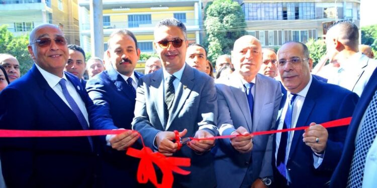 التموين و جهاز مستقبل مصر ومحافط القاهرة و تنمية المشروعات يفتتحون أول 3 فروع مطوّرة للمجمعات الاستهلاكية بالعلامة التجارية الموحدة «كاري أون»