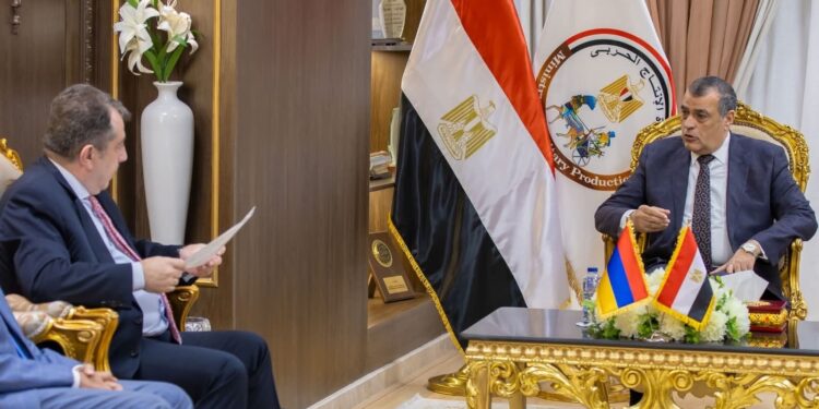 وزير الانتاج الحربي: إستراتيجية العمل بوزارة الإنتاج الحربى تعتمد على الانفتاح والتعاون مع كافة الشركات العالمية العاملة فى مجالات مماثلة