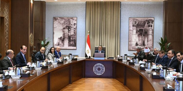 رئيس الوزراء يترأس اجتماع اللجنة العليا للحج .. ويستهدف الاستعداد الجيد لتقديم أفضل الخدمات للحجاج المصريين خلال موسم الحج القادم