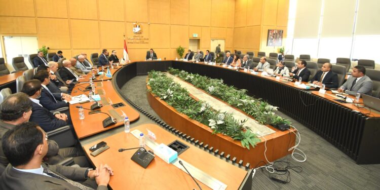 إنفراجة بالملف قريبا .. وزير الإسكان يؤكد للمطورين العقاريين حرص الدولة على تقديم كافة التتسهيلات فى قرار علاوة التحسين على أراضى طريق القاهرة / الإسكندرية الصحراوي والساحل الشمالي