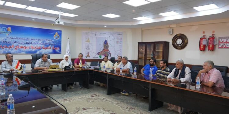 تنفيذاً لتوجيهات وزير الإسكان: رئيس جهاز مدينة سوهاج الجديدة يلتقي عدداً من أصحاب المصانع لمناقشة مطالبهم ومقترحاتهم