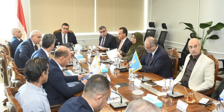 وزير الإسكان يُتابع معدلات تسويق وتسليم عدد من المشروعات والفرص الاستثمارية بالمدن الجديدة
