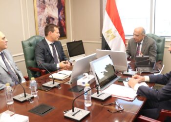 وزير الكهرباء يبحث مع شركة شنايدر إليكتريك مستجدات تنفيذ مبادرة تحسين كفاءة استخدام الطاقة فى المصانع