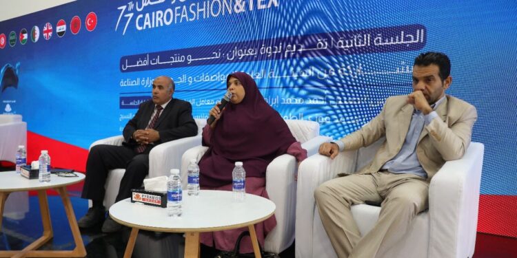 خبراء صناعة الغزل والنسيج يناقشون سبل تعزيز جودة المنتجات في ندوة بمعرض كايرو فاشون آند تكس