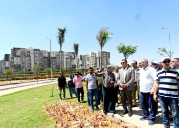 وزير الإسكان يتفقد سير العمل بالمشروع السكني جنة 4 بمدينة الشيخ زايد