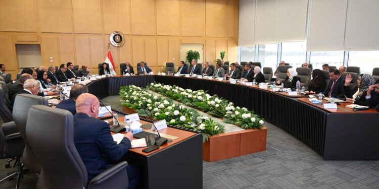 وزير الصناعة والنقل يترأس الاجتماع الثلاثين للمجموعة الوزارية للتنمية الصناعية
