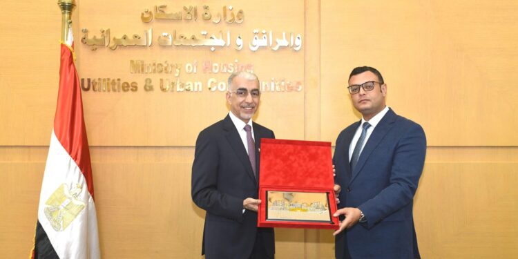 وزير الإسكان يستقبل وزير الأشغال البحريني لبحث أوجه التعاون بين مصر والبحرين
