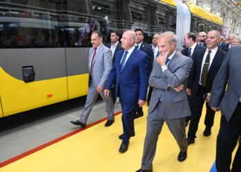 وزير الصناعة يفتتح خط إنتاج جديد لشركة MCV لتصنيع وتصدير الأتوبيسات الكهربائية بمدينة الصالحية الجديدة بمحافظة الشرقية