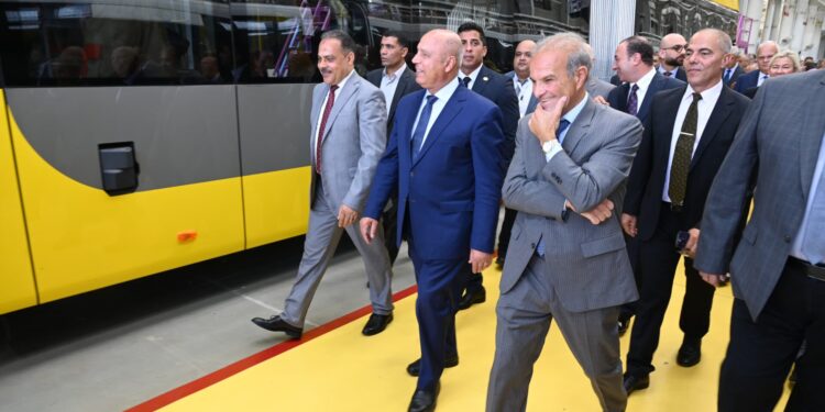 وزير الصناعة يفتتح خط إنتاج جديد لشركة MCV لتصنيع وتصدير الأتوبيسات الكهربائية بمدينة الصالحية الجديدة بمحافظة الشرقية