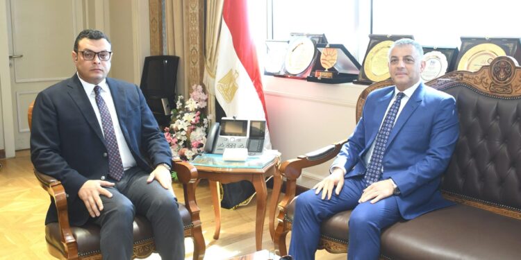 وزير الإسكان ومحافظ الإسماعيلية يتابعان عددا من ملفات العمل المشتركة