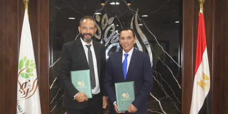 شركة «تنمية الريف المصري الجديد» توقع عقد تخصيص 10,844 فدانًا مع «شركة جرين لاب للاستصلاح الزراعى» من أجل زراعة وتصنيع تمور المجدول في الفرافرة