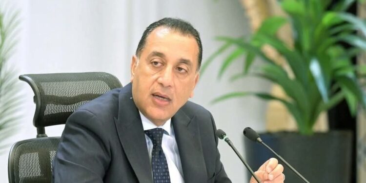 رئيس الوزراء يصل إلى «القنطرة غرب الصناعية» لافتتاح أولى مشروعاتها