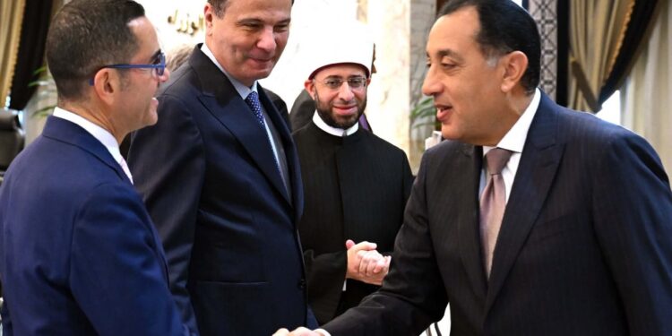 في أثناء اجتماع مجلس الوزراء اليوم: وزير الاستثمار والتجارة الخارجية يستعرض مُقترح وثيقة السياسة التجارية لمصر