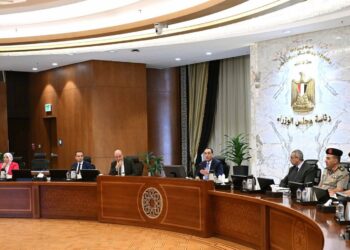 رئيس الوزراء يُتابع موقف مشروعات تطوير البُنى التحتية وأنظمة التأمين بالمطارات المصرية