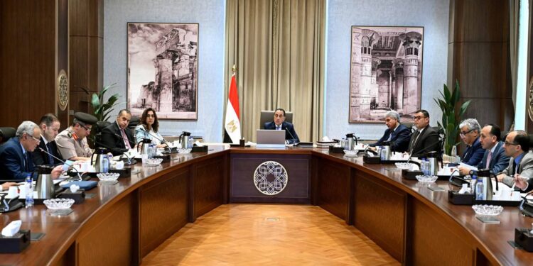 رئيس الوزراء يترأس اجتماع اللجنة الرئيسية لتقنين أوضاع الكنائس والمباني الخدمية التابعة لها