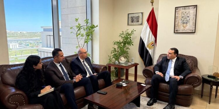 التمثيل التجاري يبحث مع شركة «سان جوبان» مضاعفة صادراتها من مصر إلى الأسواق الأفريقية لتصل إلى 120 مليون يورو سنويًا