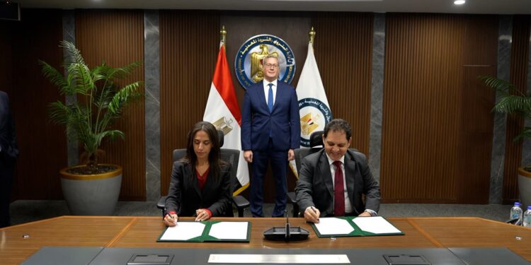 وزير البترول يشهد توقيع اتفاقية إطارية للشراكة مع القطاع الخاص المصري في مشروعات تصنيع الفوسفات